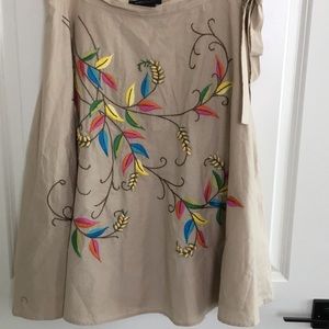 BCBG midi skirt with floral embroidery